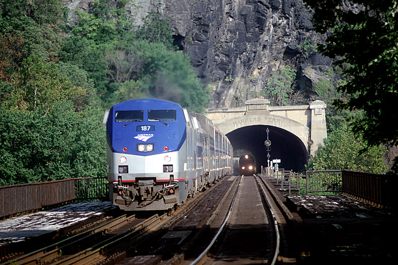 http://www.railroadpics.de/Foren/2002_18_09_13_Harpers_Ferry.jpg